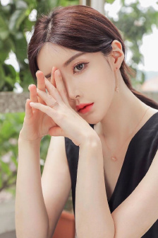 年轻的女老师在线观看